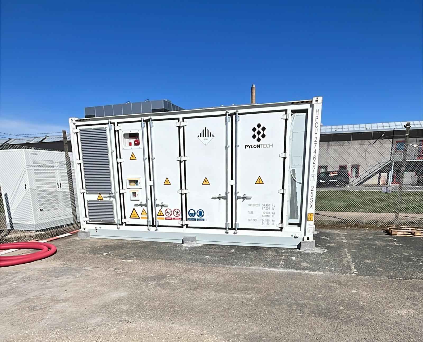 Pylontech BESS-container installeret hos kunde