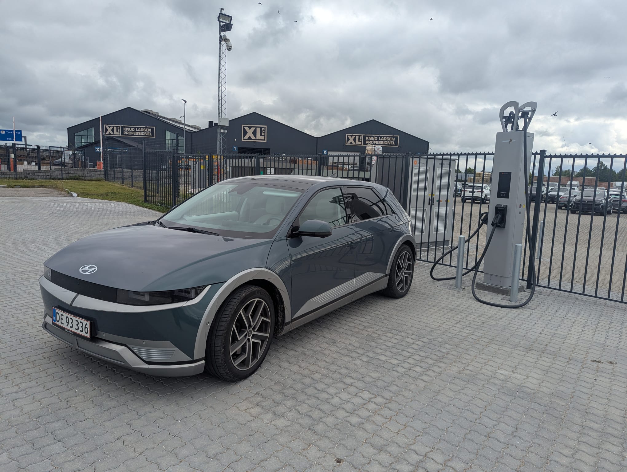 Hessel Power DC-lader med Hyundai under opladning